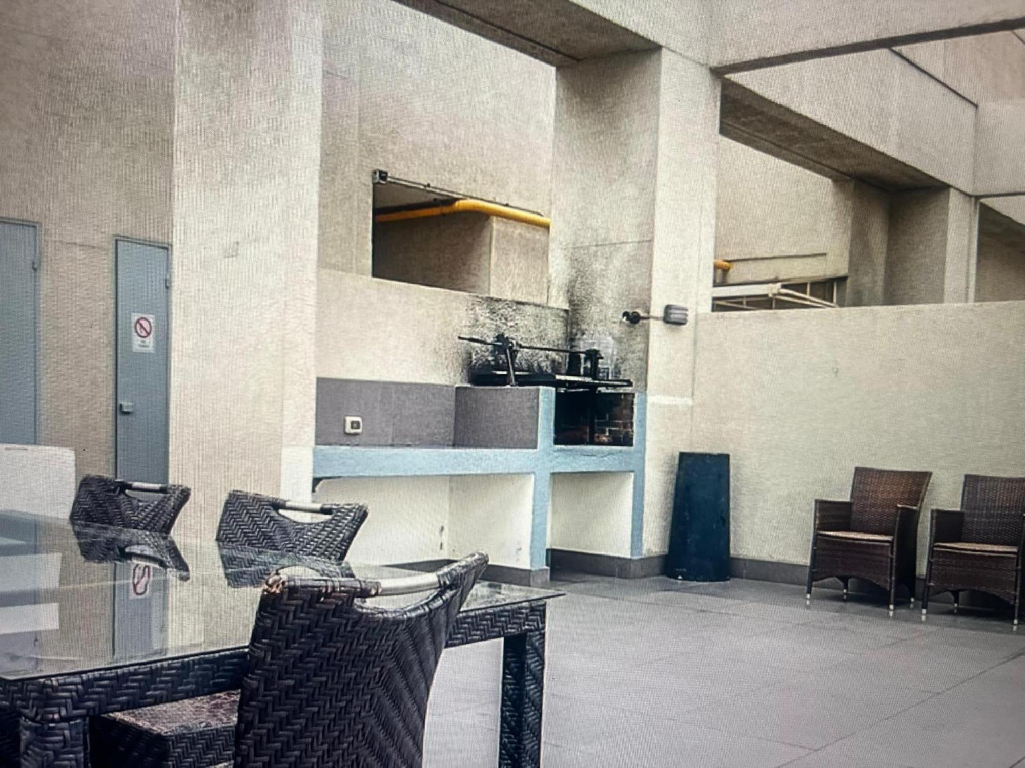 Cerca Movistar Arena Y A Pasos Del Metro Universidad De Chile Con Estacionamiento Santiago Exterior photo